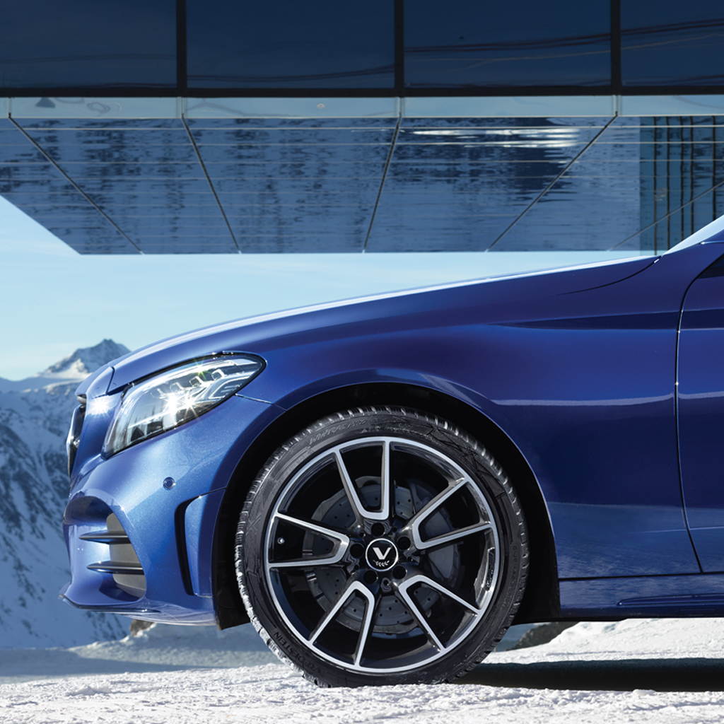 Courte distance d'arrêt sur sol mouillé